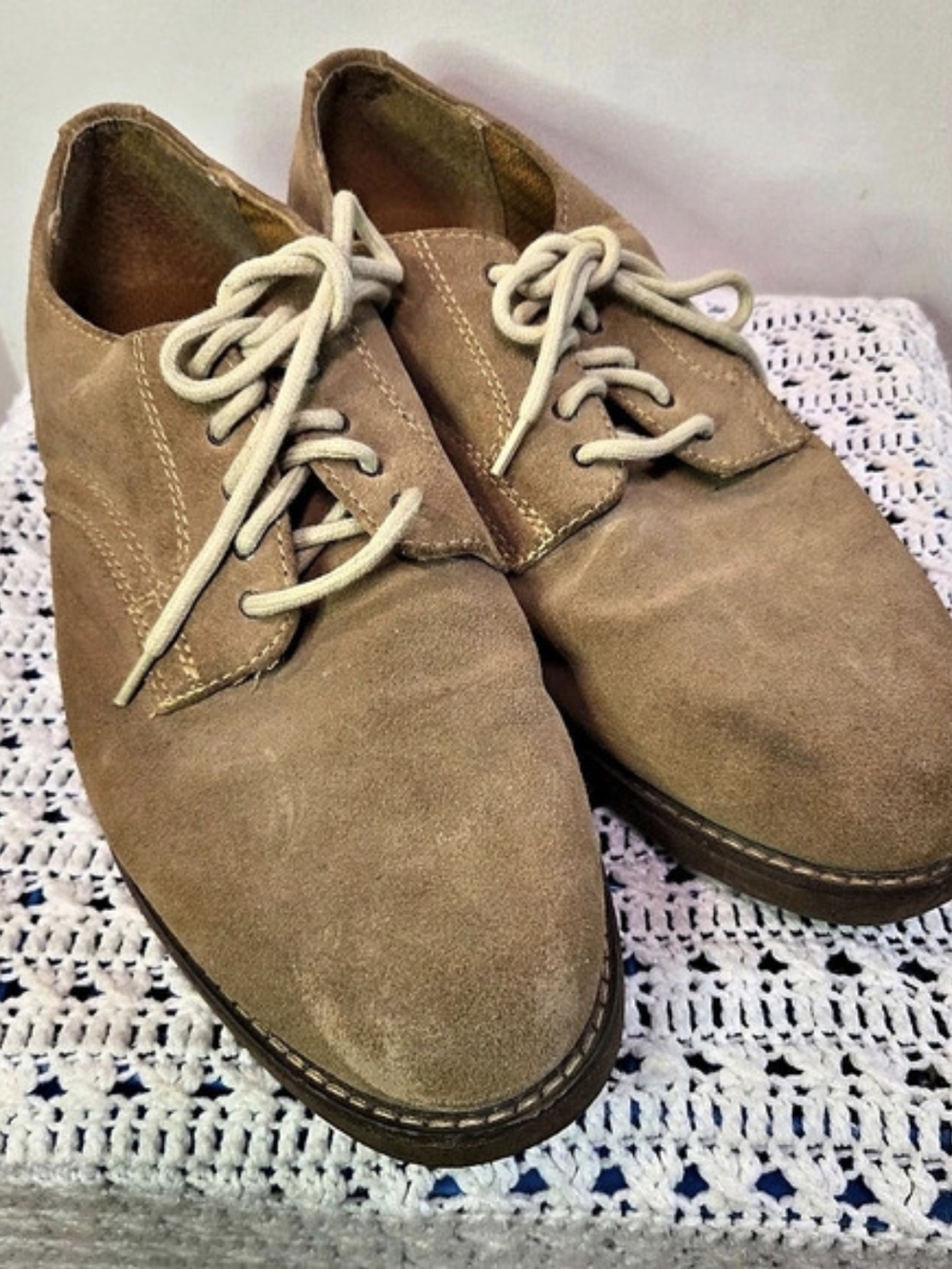 Vintage 1990s Men's Tan Suede Lace-Up Oxfords by The Leather Collection Size 13